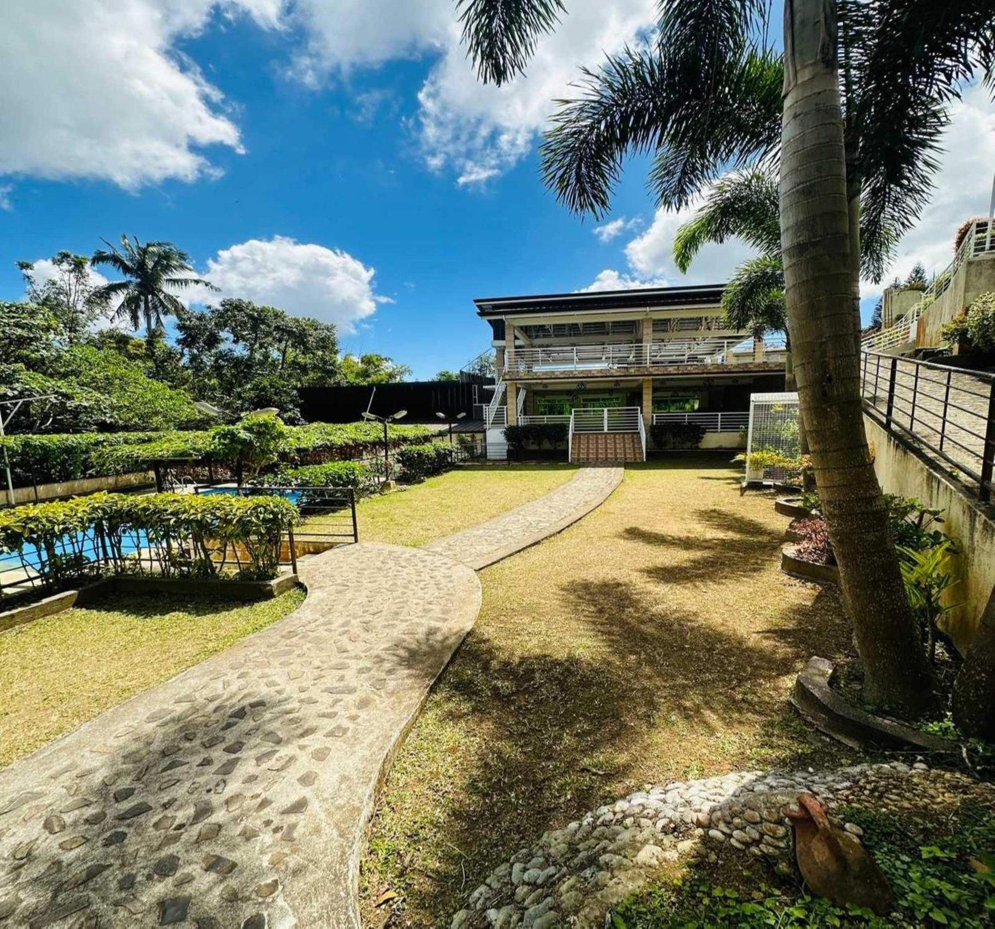 Oyo 1067 Villa Sofia At Silang Tagaytay City Dış mekan fotoğraf